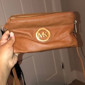 Micheal kors crossbody bag